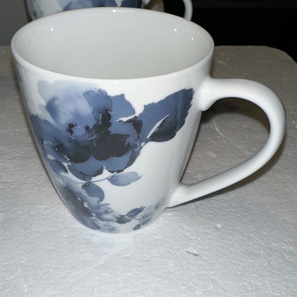 Four H2K Midnight Roses Coffee Cups - Picture 2 of 8